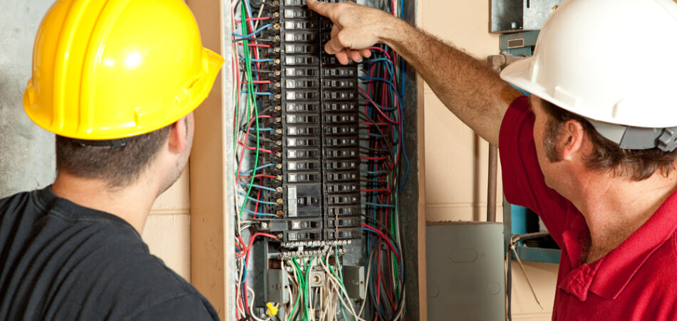 Electricians,identify,a,20,amp,breaker,that,has,gone,bad