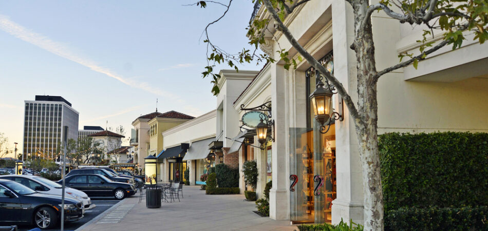 Evening,scenery,of,shopping,mall