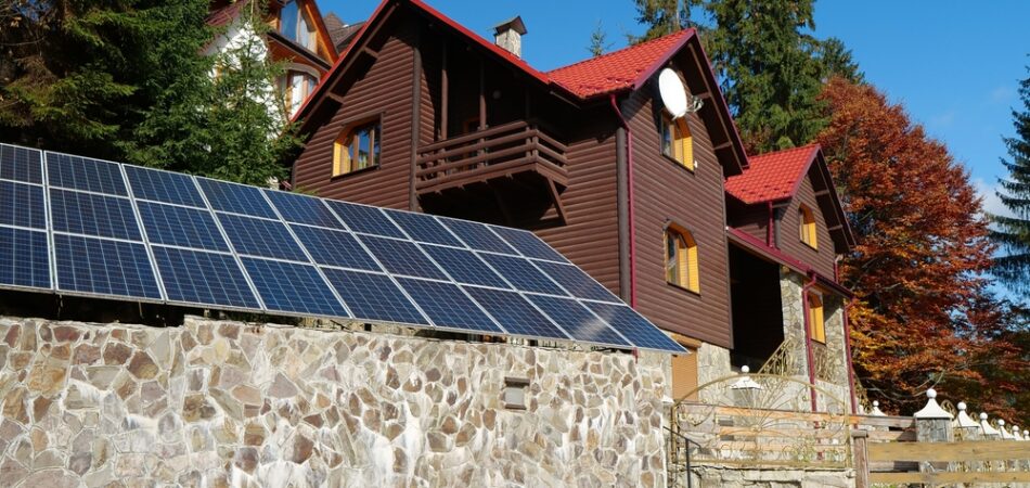 Independent,source,of,green,energy.,solar,cell,panels,near,country